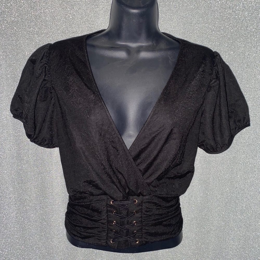Back corset styled top 🖤